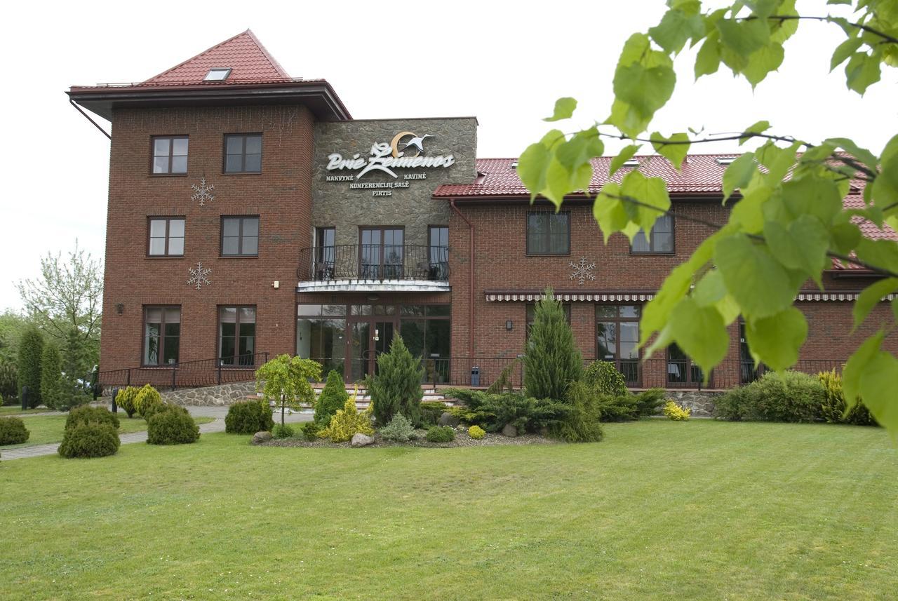 Prie Zeimenos Hotel Kaltanenai ภายนอก รูปภาพ